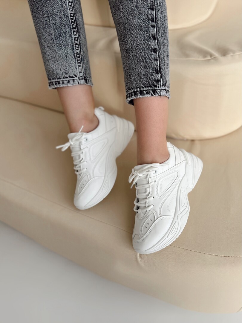 Кросівки Boost білі