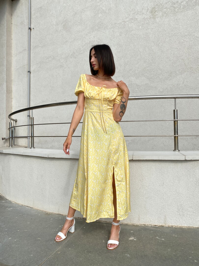 Сукня з розрізом на нозі жовта