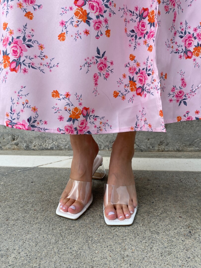 Сукня з розрізом на нозі рожева